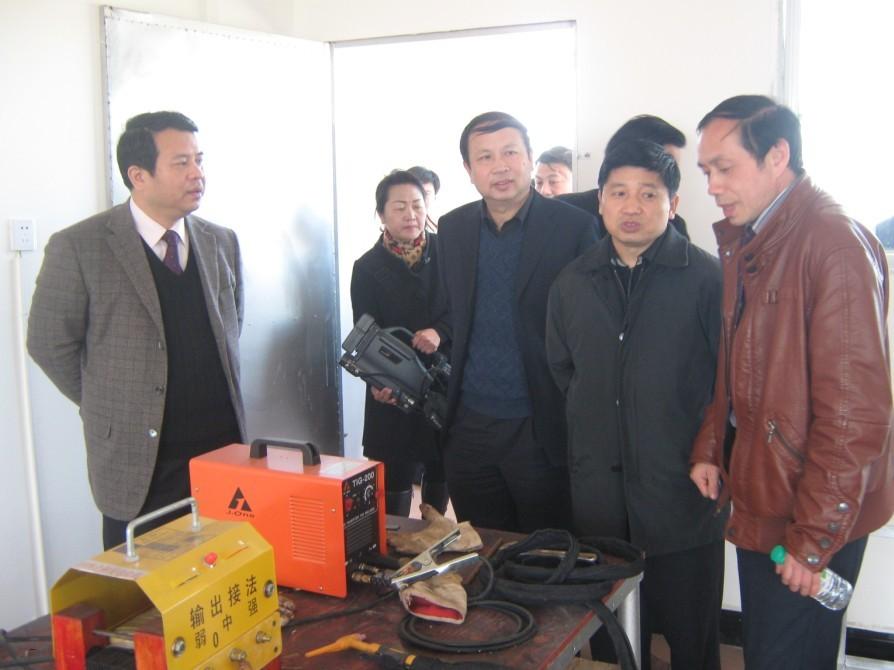熊盛文副省长到万载县职业技术学校调研指导工作